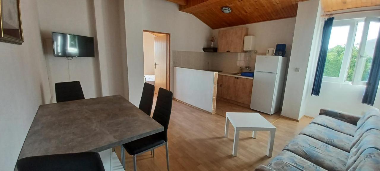 Apartments&rooms Mila Banjol Buitenkant foto